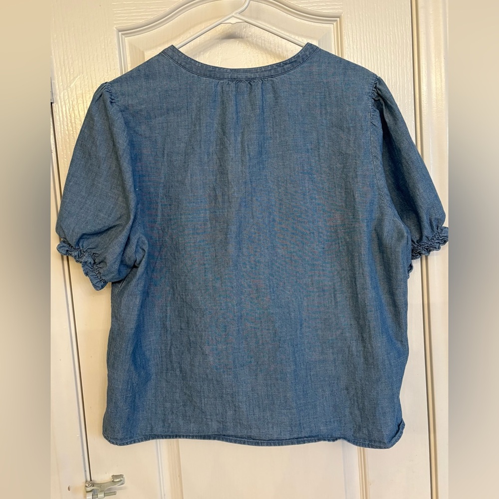 J Crew Chambray Puff Sleeve Ruffle Placket


100% cotton. Smoke-free home. - Picture 4 of 11